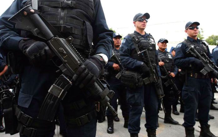 Proponen que en la Constitución se garanticen salarios dignos para policías