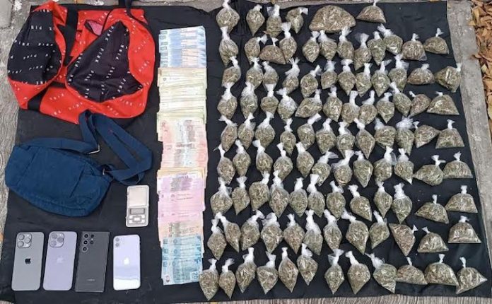 Capturan a cuatro con drogas y más de 30 mil pesos