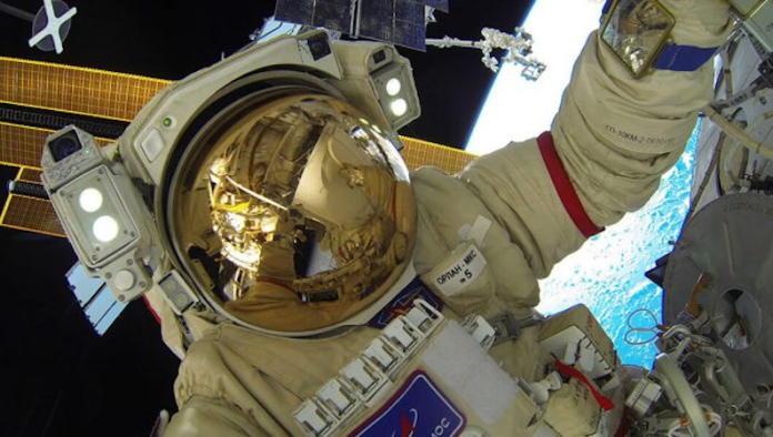 Roscosmos subastará trajes espaciales con autógrafos para beneficencia