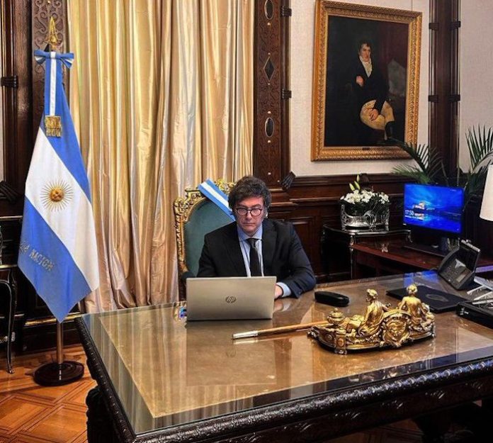 Presidente argentino afirma que su país podría salir del Mercosur para lograr TLC con EU