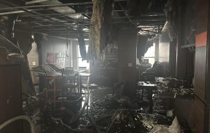 Incendio retrasa vuelos en el Aeropuerto Internacional Mariano Escobedo