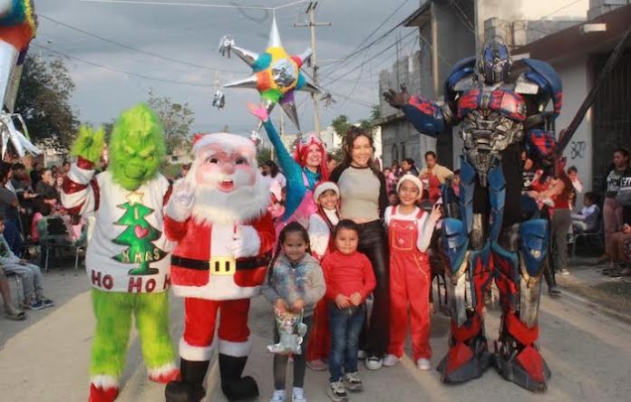 Elizabeth Barcenas lleva diversión y alegría a niños de Juárez