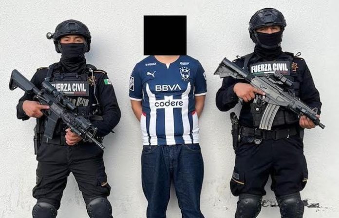 Detienen a hombre armado en Juárez