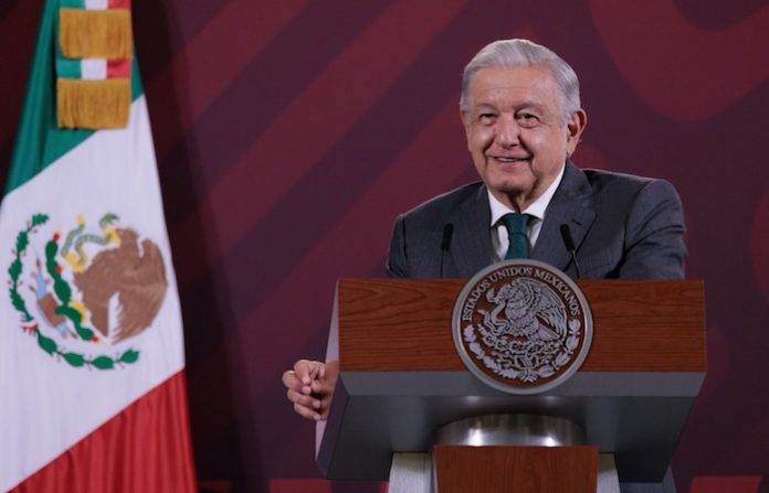 AMLO tilda de “politiquería” el proceso contra Samuel García, gobernador de Nuevo León