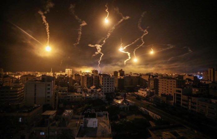 Brigadas Qassam atacan ciudades israelíes en represalia por bombardeos a Gaza