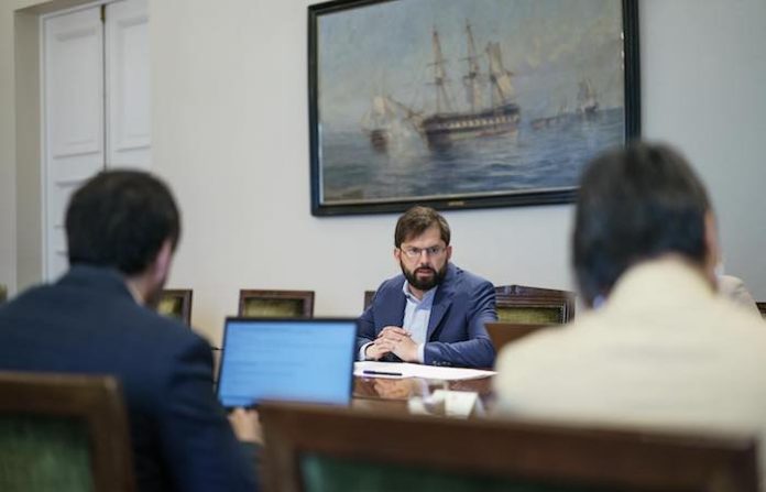 Presidente de Chile celebra robusto crecimiento económico y envía mensaje a la derecha