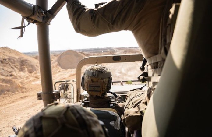 El Ejército de Israel dice seguir ampliando la operación terrestre en la Franja de Gaza