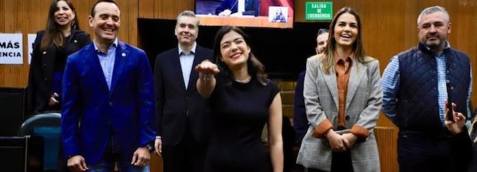 Rinde protesta Cecilia Robledo…otra vez