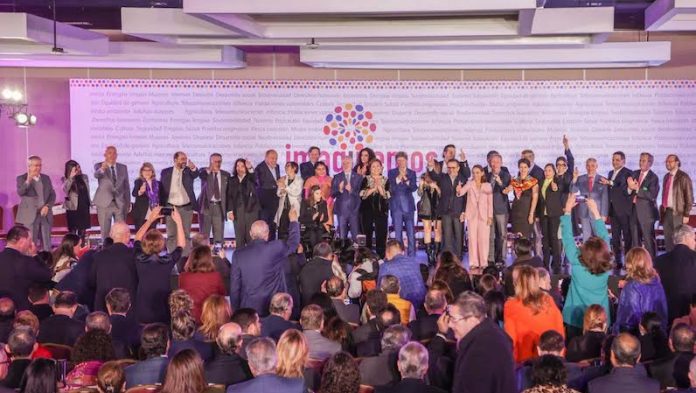 Presenta Xóchitl Gálvez a su Equipo de Mesas Temáticas