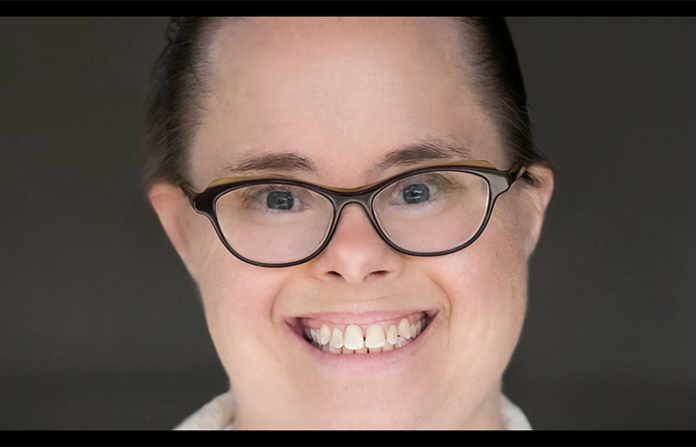 Fallece actriz con Síndrome de Down, Andrea Fay Friedman