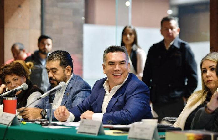 Federalización del Sistema de Salud para el Bienestar, “una muestra más del Gobierno ineficaz que no da resultados”: Alejandro Moreno