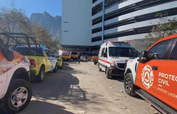 Mueren cinco al caer de elevador de carga en Cumbres