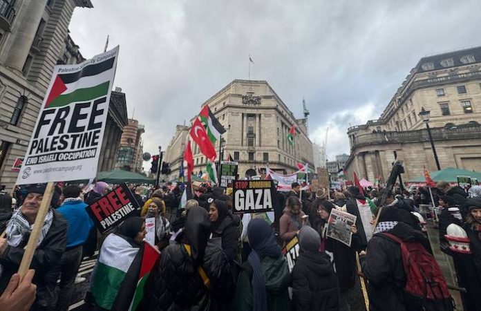 Detienen a 13 personas en Londres durante una manifestación en apoyo a Palestina