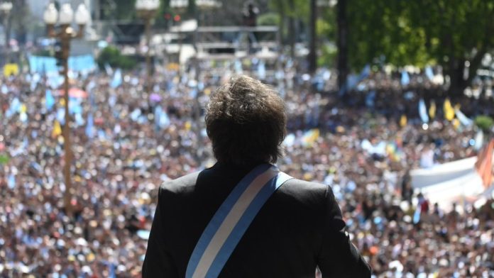Video: Milei asume como presidente de Argentina prometiendo un severo ajuste