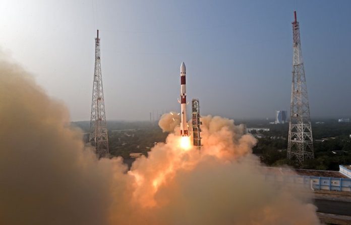 La India lanza un observatorio espacial para estudiar la polarización de rayos X cósmicos