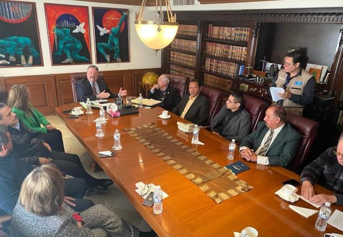 Debe Congreso destituir a Arturo Salinas por intentar asumir interinato, señalan abogados