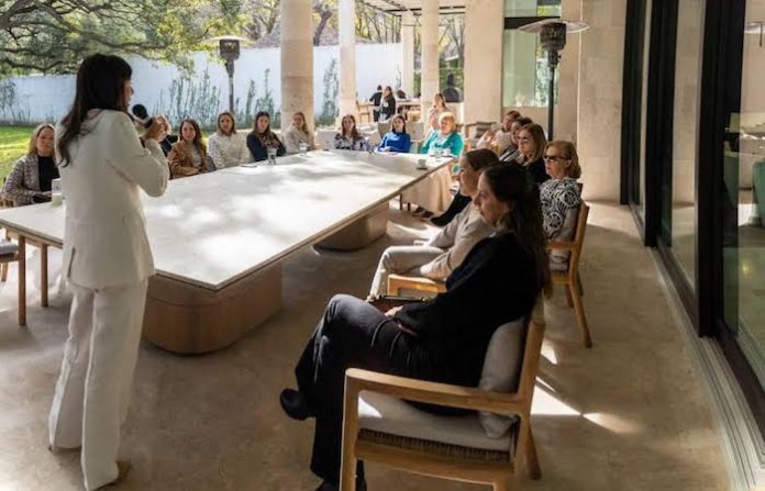 Escucha Lorenia Canavati a sampetrinas destacadas