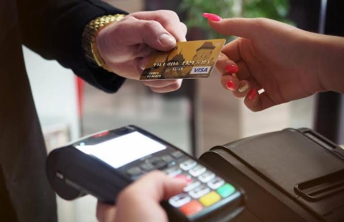 Ofrece economista tips de ahorro; advierte sobre gastos hormiga