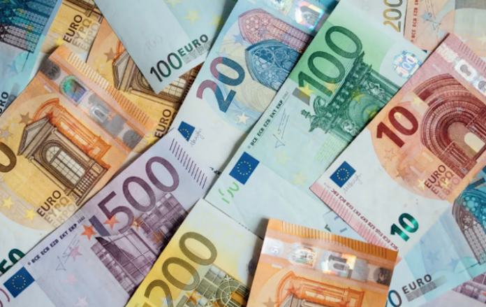 Sánchez promete que el Salario Mínimo Interprofesional crecerá un 5% en España