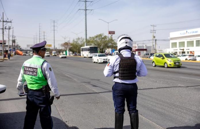 Implementan operativo contra vehículos contaminantes en Guadalupe