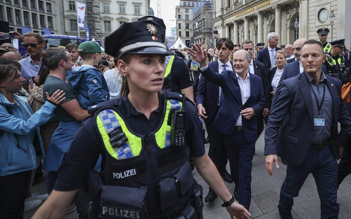 “Los alemanes deberían exigir su dimisión”: crece el descontento por el trabajo de Scholz