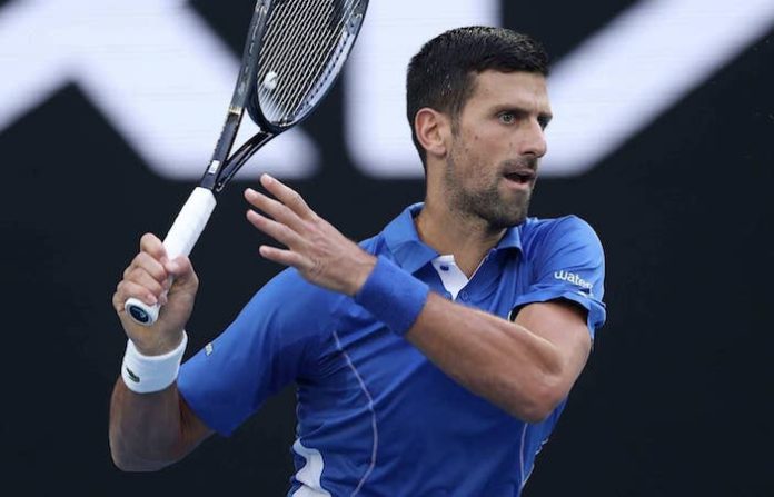 Djokovic sobrevive a Prizmic en su estreno más salvaje de Grand Slam