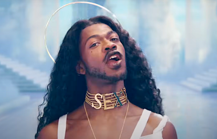 Video: Se lleva video de Lil Nas X aplausos de la Iglesia…Satánica