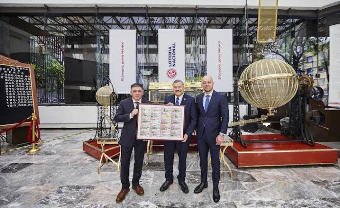 Conmemora UANL 200 aniversario de primera cátedra de derecho en NL con cachito de la Lotería Nacional