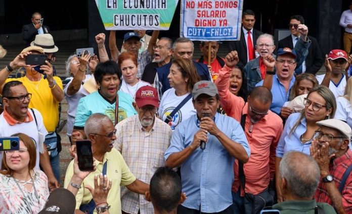 Aumento de ingreso mínimo en Venezuela es “insuficiente”, aseguran ciudadanos