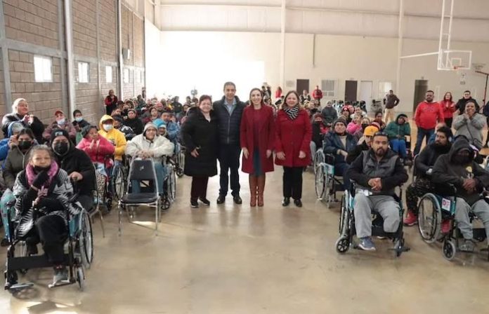 Lleva Juárez más de 300 sillas de ruedas entregadas