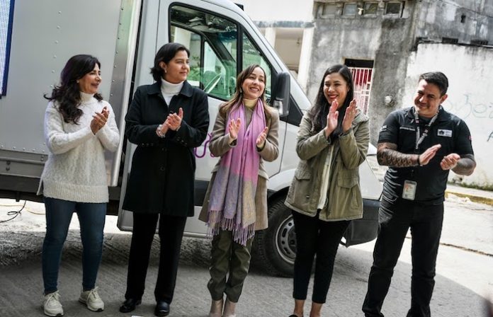 Fortalece Monterrey programa Médico en Casa con consultorio móvil