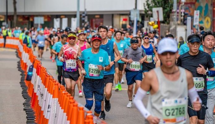 Un muerto y 842 heridos en un maratón de Hong Kong