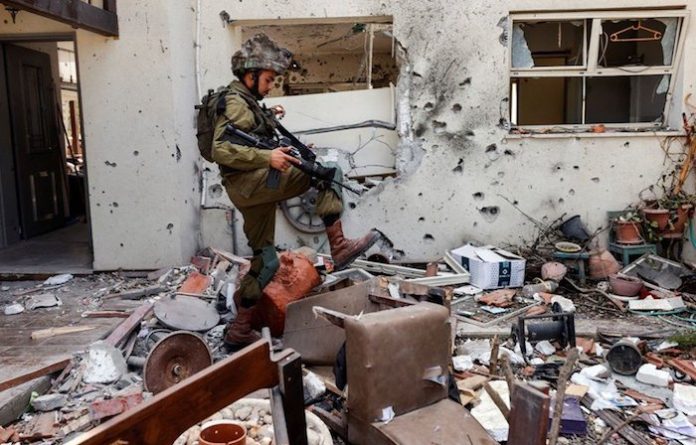 Macron ve necesario suspender entregas de armas a Israel para lograr el alto el fuego