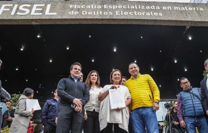 Presenta Xóchitl Gálvez denuncia ante FISEL por posible desvío a campaña de Claudia Sheinbaum