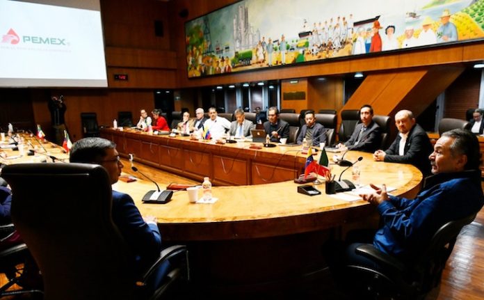 Venezuela y México firman memorando para cooperación técnica en hidrocarburos