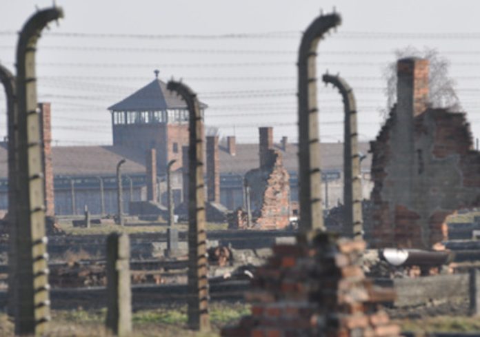 Polonia evita invitar a Rusia a aniversario de la liberación del campo nazi de Auschwitz