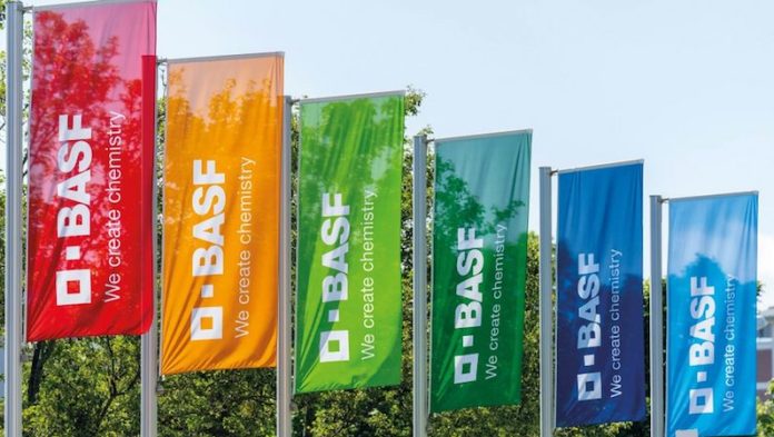 Empresa química alemana BASF no descarta un aumento de los costes por crisis del mar Rojo