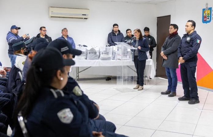 Entregan uniformes a elementos de Policía y Tránsito de Guadalupe