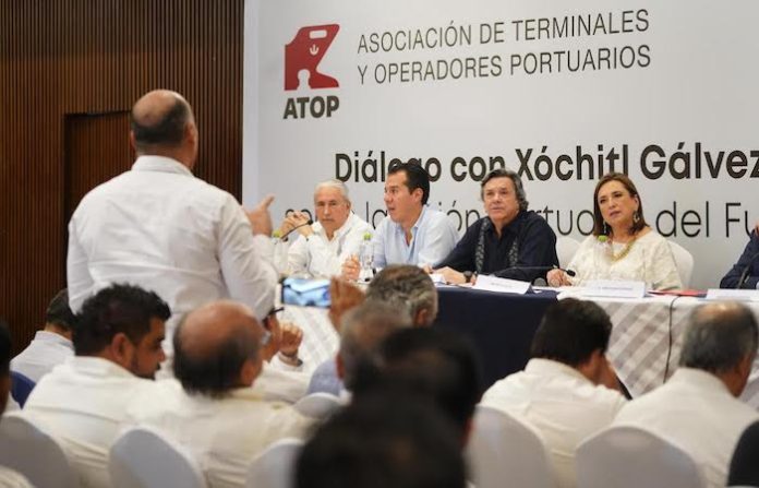 Escucha Xóchitl Gálvez a líderes de terminales y operadores portuarios