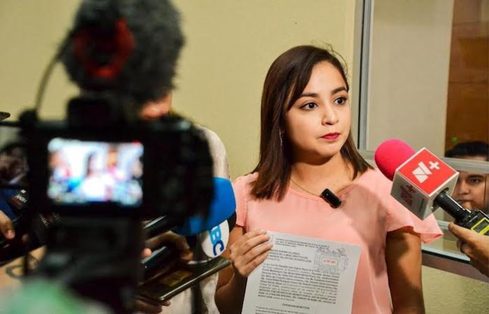 Iraís Reyes impulsa alumbrado público con energía renovable