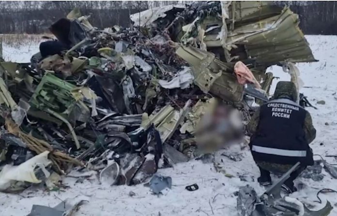 Encuentran cientos orificios de entrada en fuselaje del avión IL-76 derribado en Bélgorod
