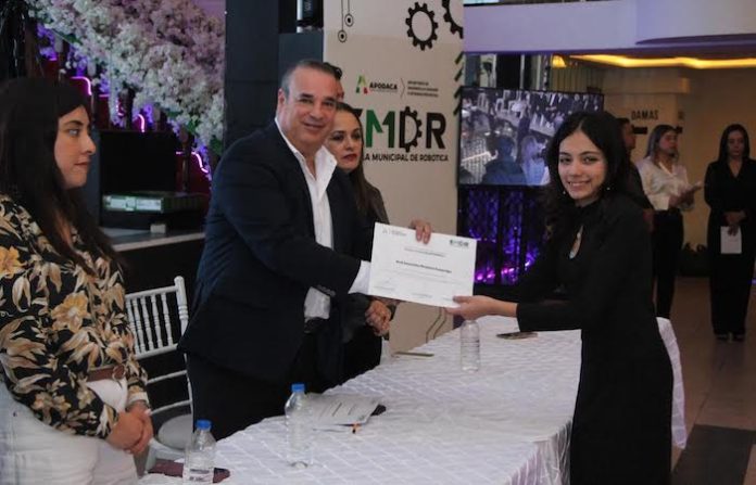 Presentan trabajos de la primera generación de Escuela Municipal de Robótica de Apodaca