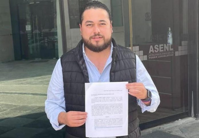 Por presuntos actos de corrupción, regidor Miguel Lechuga denuncia al Alcalde de Santa Catarina; Jesús Nava