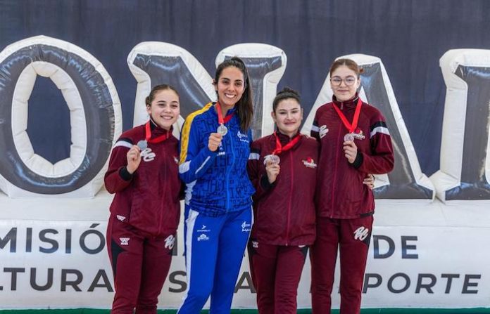 Nataly Michel, Natalia Botello y Gibrán Zea se coronan en Nacional de Esgrima