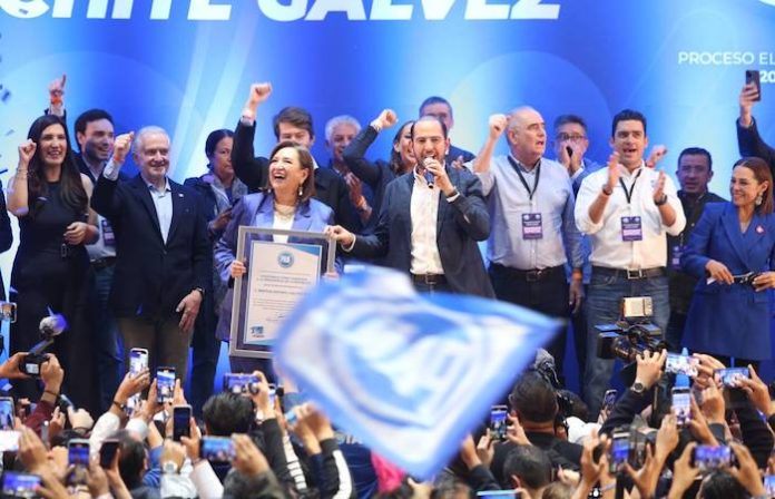 Entrega PAN constancia a Xóchitl Gálvez como candidata a la presidencia de la República y le ofrece un Congreso fuerte para que pueda tomar protesta