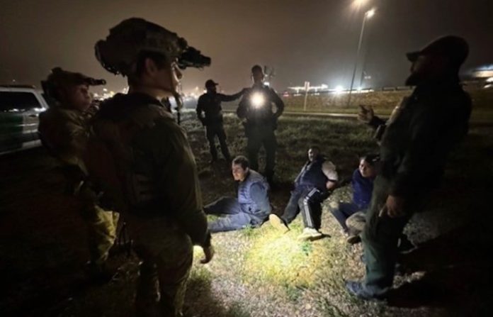 Fiscal del este de EU señala que Texas tiene derecho a proteger la frontera