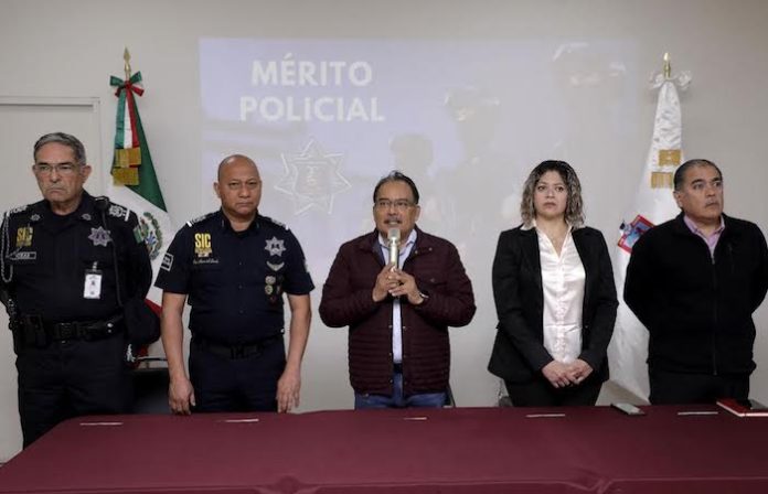 Reconoce Escobedo a policías por salvaguardar integridad de familias