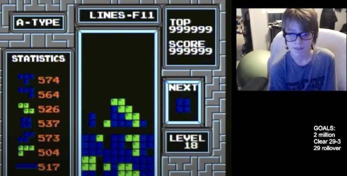 Video: Adolescente de EU se convierte en la primera persona que logra ganar el Tetris