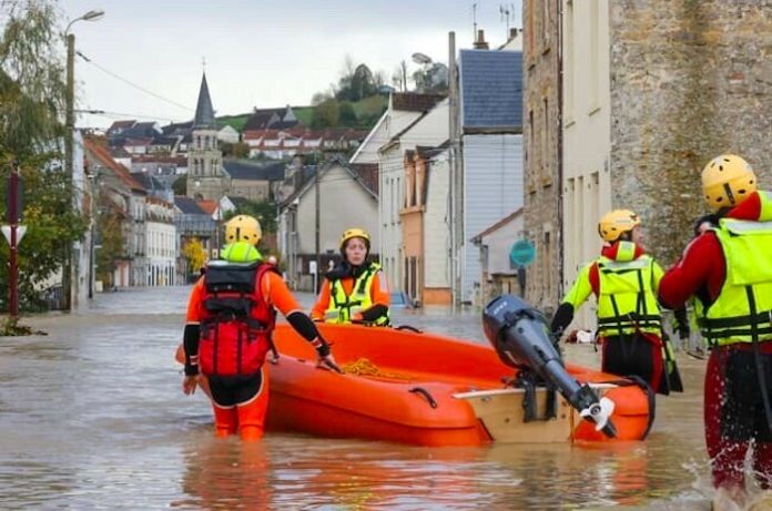 Más de 10.000 habitantes quedan sin electricidad por inundaciones en el norte de Francia