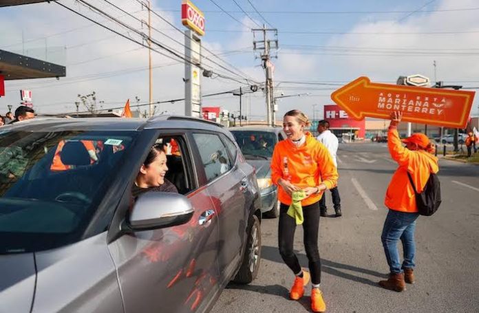 Regresan “calcas” de Mariana Rodríguez tras vacaciones
